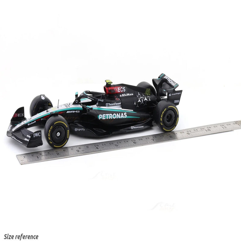 Bburago Licensed Diecast Model Car 2024 Mercedes-AMG F1 W15E No 44 with Pilot 1:24