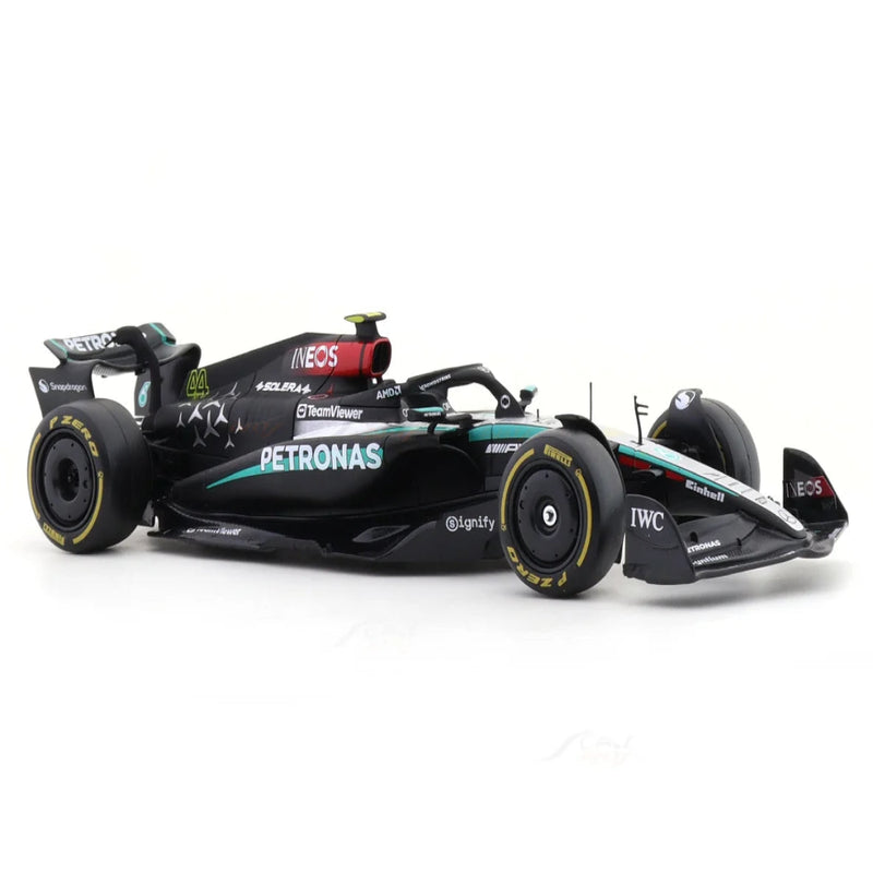 Bburago Licensed Diecast Model Car 2024 Mercedes-AMG F1 W15E No 44 with Pilot 1:24
