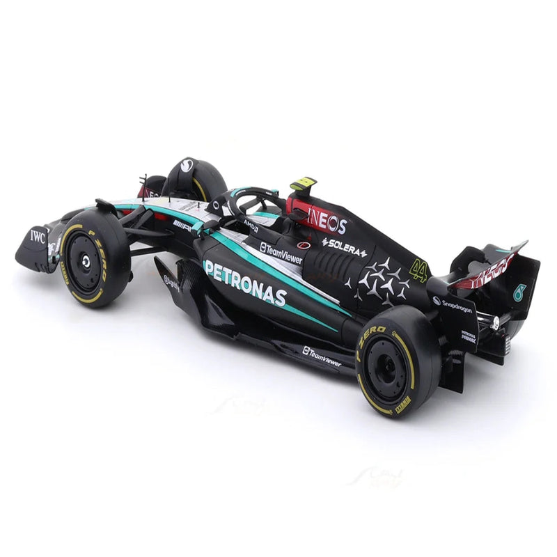 Bburago Licensed Diecast Model Car 2024 Mercedes-AMG F1 W15E No 44 with Pilot 1:24