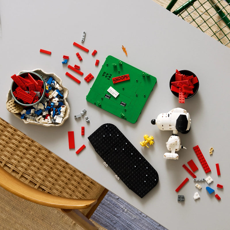 Lego 21368 Ideas Peanuts: Snoopy's Doghouse (964 Pieces)