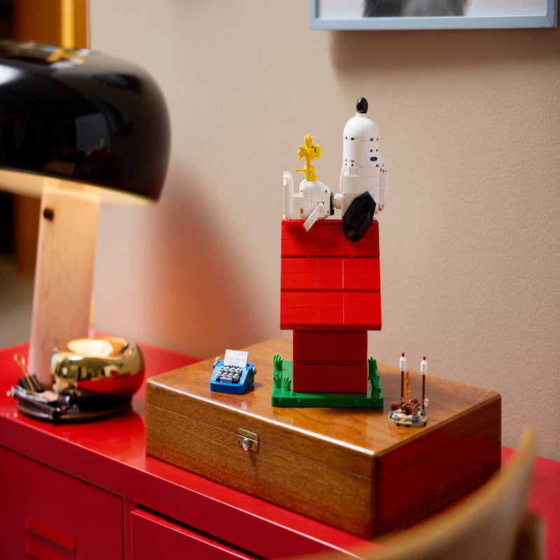 Lego 21368 Ideas Peanuts: Snoopy's Doghouse (964 Pieces)
