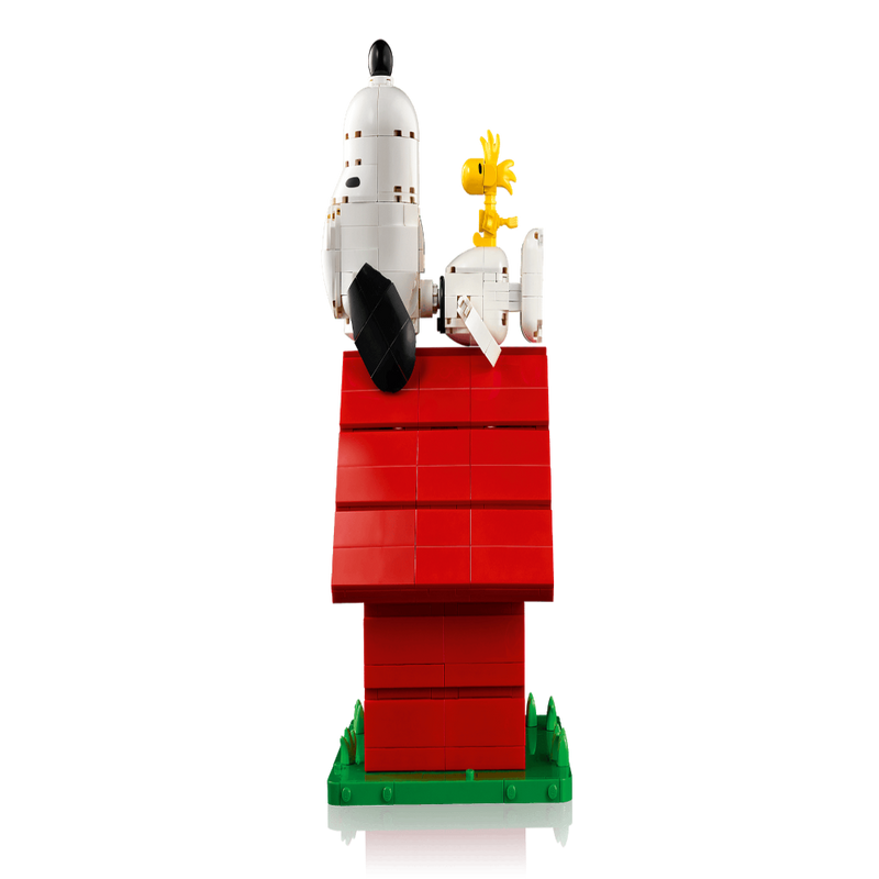 Lego 21368 Ideas Peanuts: Snoopy's Doghouse (964 Pieces)