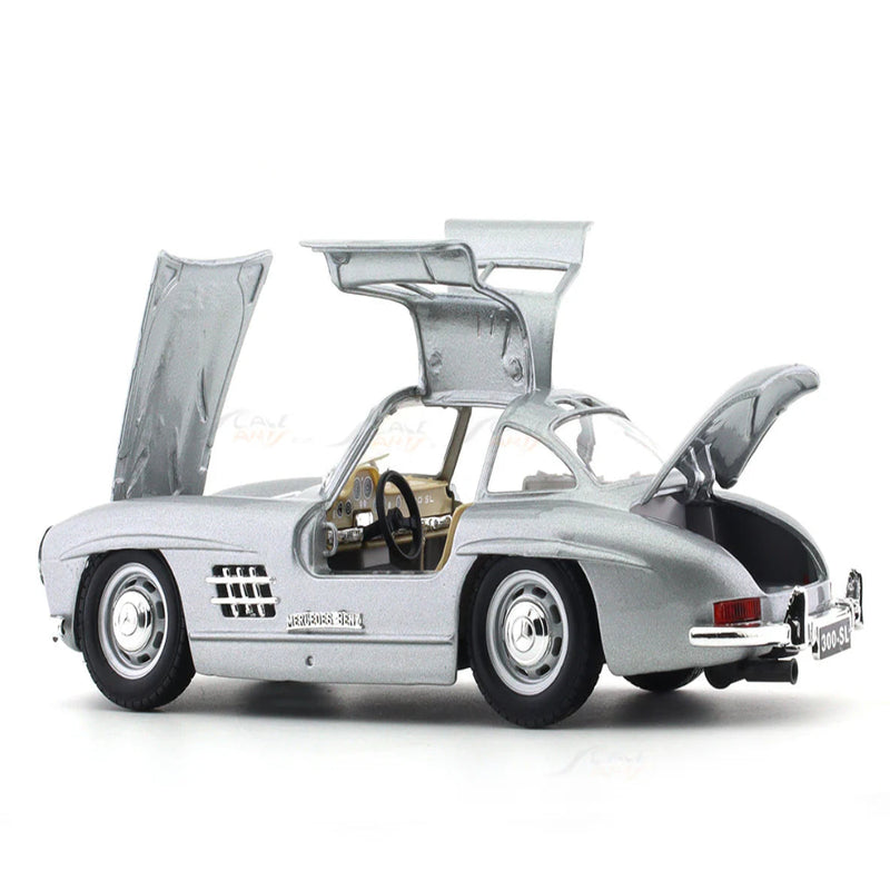 Bburago 1954 Mercedes-Benz 300 SL silver 1:24 Bburago licensed diecast Scale Model car