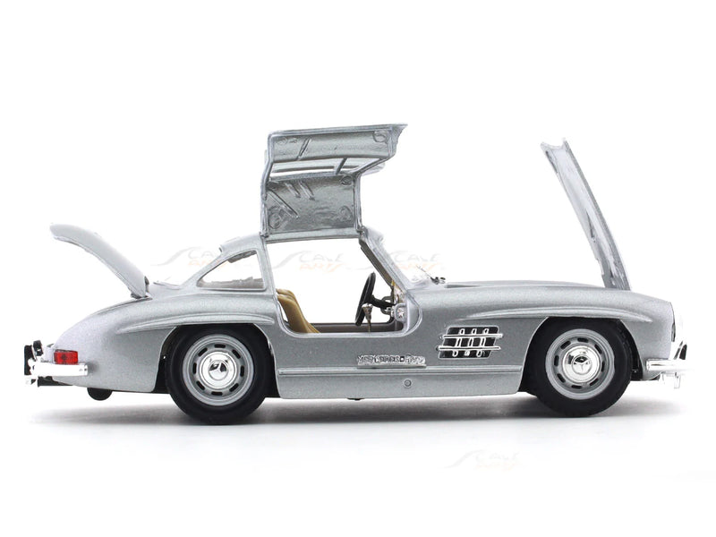 Bburago 1954 Mercedes-Benz 300 SL silver 1:24 Bburago licensed diecast Scale Model car