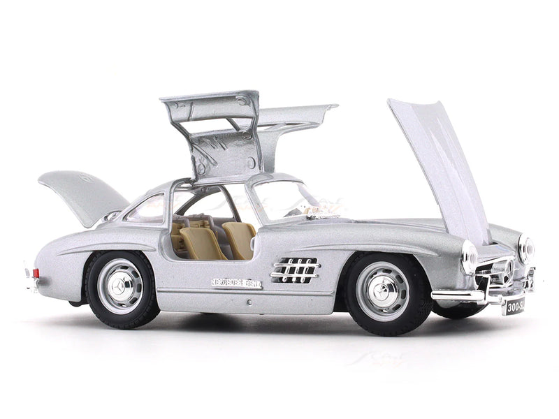 Bburago 1954 Mercedes-Benz 300 SL silver 1:24 Bburago licensed diecast Scale Model car