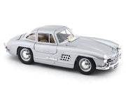 Bburago 1954 Mercedes-Benz 300 SL silver 1:24 Bburago licensed diecast Scale Model car