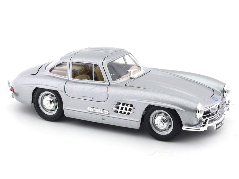 Bburago 1954 Mercedes-Benz 300 SL silver 1:24 Bburago licensed diecast Scale Model car