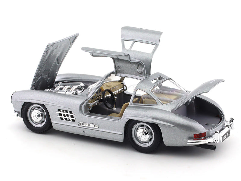 Bburago 1954 Mercedes-Benz 300 SL silver 1:24 Bburago licensed diecast Scale Model car