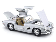 Bburago 1954 Mercedes-Benz 300 SL silver 1:24 Bburago licensed diecast Scale Model car