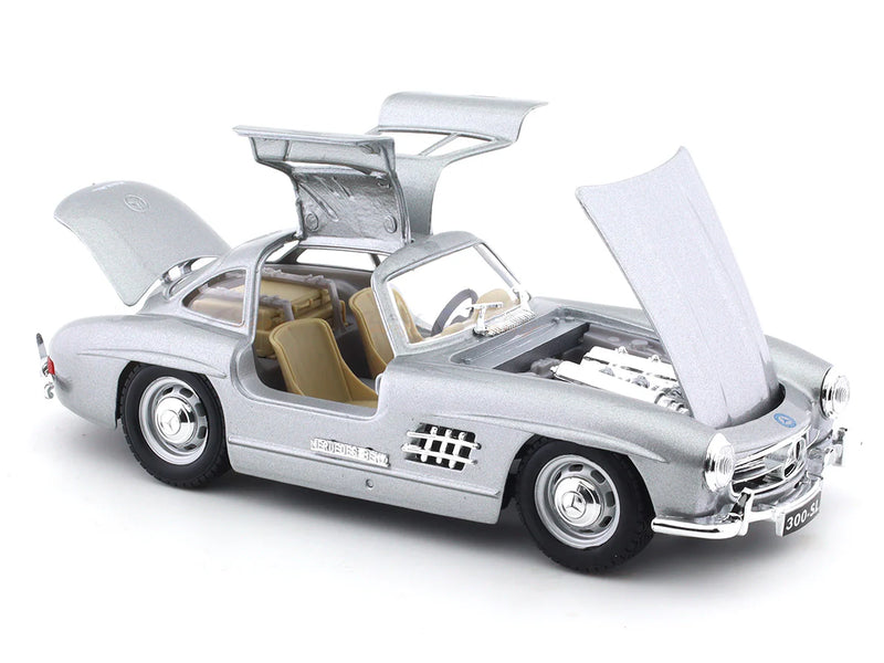 Bburago 1954 Mercedes-Benz 300 SL silver 1:24 Bburago licensed diecast Scale Model car