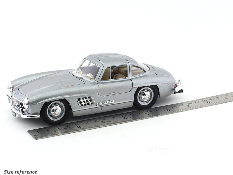 Bburago 1954 Mercedes-Benz 300 SL silver 1:24 Bburago licensed diecast Scale Model car
