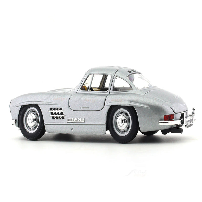 Bburago 1954 Mercedes-Benz 300 SL silver 1:24 Bburago licensed diecast Scale Model car