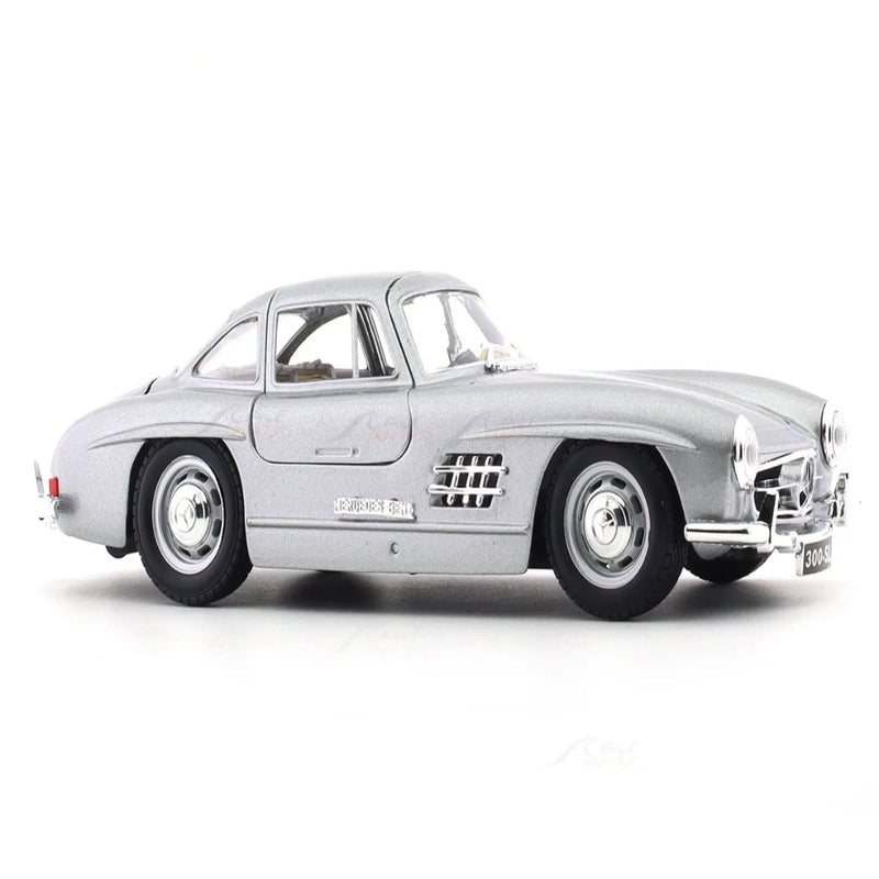 Bburago 1954 Mercedes-Benz 300 SL silver 1:24 Bburago licensed diecast Scale Model car