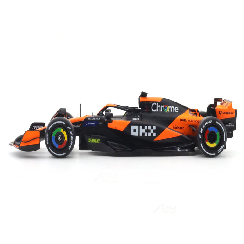 Bburago 2024 McLaren MCL38 No.81 with figure 1:24 Bburago licensed diecast Scale Model car collectible