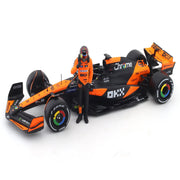 Bburago 2024 McLaren MCL38 No.81 with figure 1:24 Bburago licensed diecast Scale Model car collectible