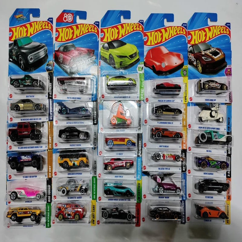 Hot Wheels 2025 Set of 30 Cars ( JE )