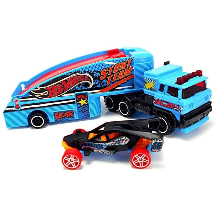 Hot Wheels Super Rigs, Toy Transporter Truck & Toy Car in 1:64 Scale  (Styles May Vary) 