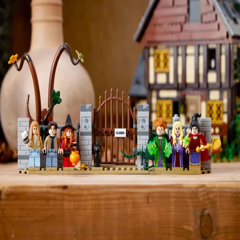 LEGO 21341 Ideas Disney Hocus Pocus The Sanderson Sister's Cottage (2316 Pieces)