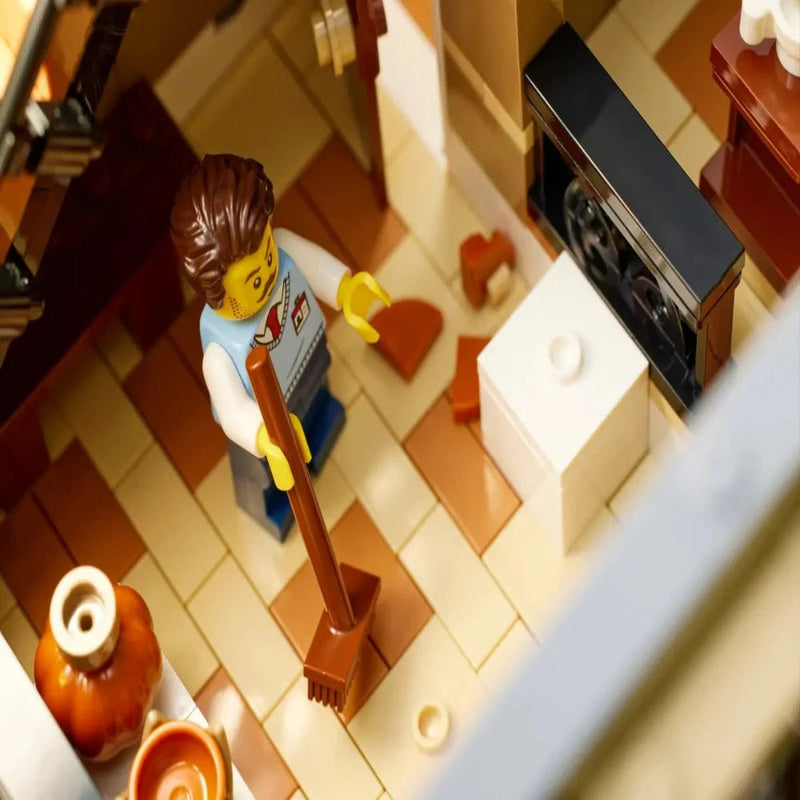Lego 10326 Icons Natural History Museum (4014 Pieces)