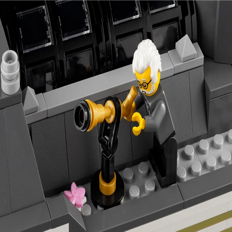 Lego 10326 Icons Natural History Museum (4014 Pieces)