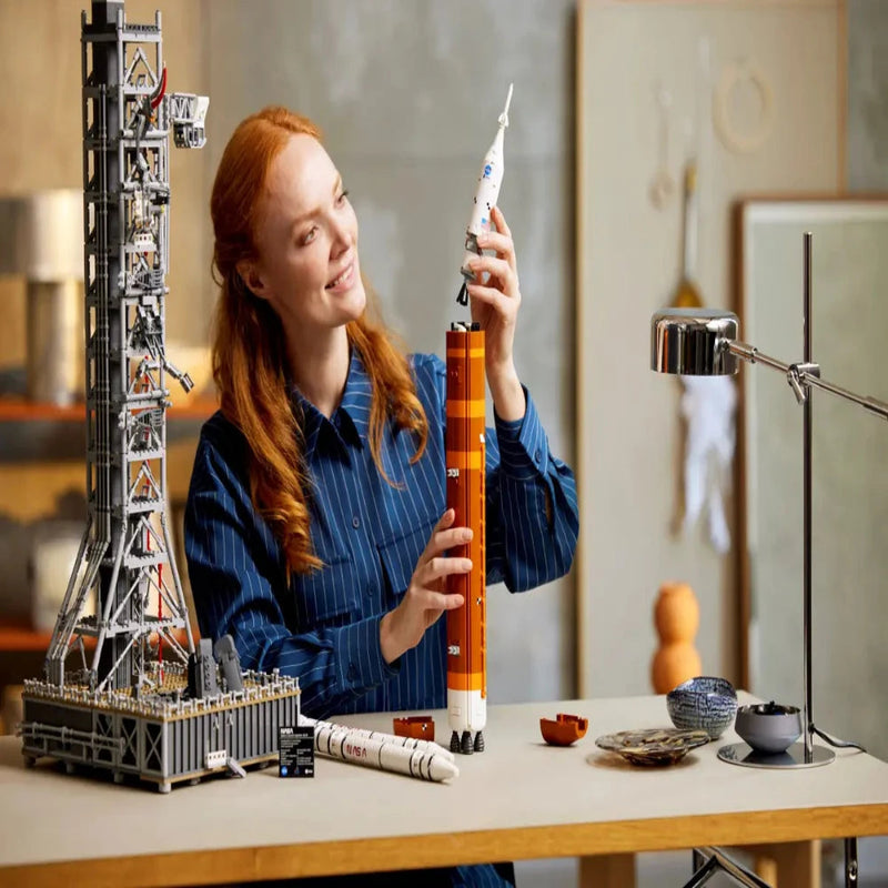 Lego 10341 Icons NASA Artemis Space Launch System (3601 Pieces)