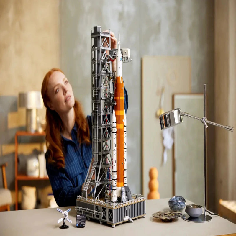 Lego 10341 Icons NASA Artemis Space Launch System (3601 Pieces)