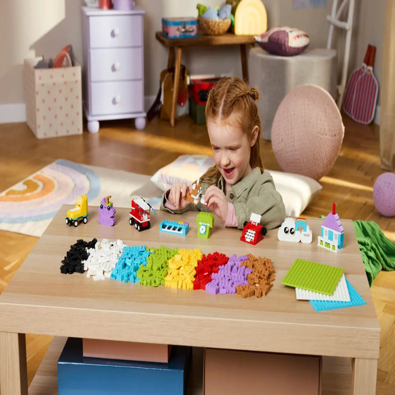 Lego 11044 Classic Creative Build-And-Play Box (750 Pieces)