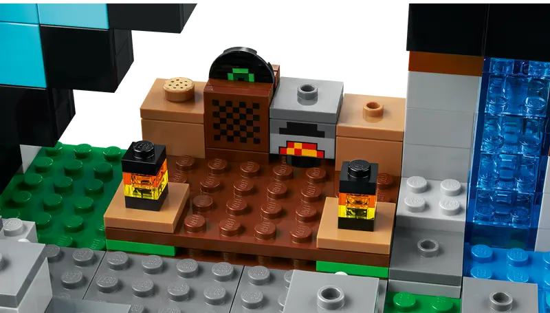 Lego 21244 The Sword Outpost (427 Pieces)