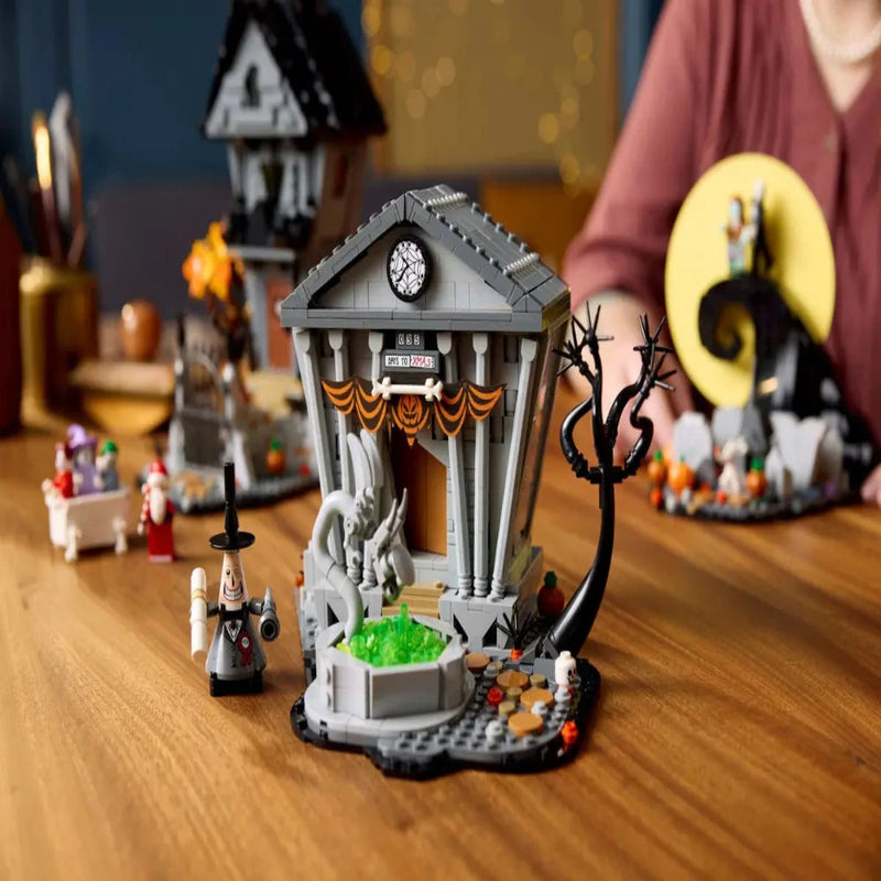 Lego 21351 Ideas Disney Tim Burton's The Nightmare Before Christmas (2193 Pieces)