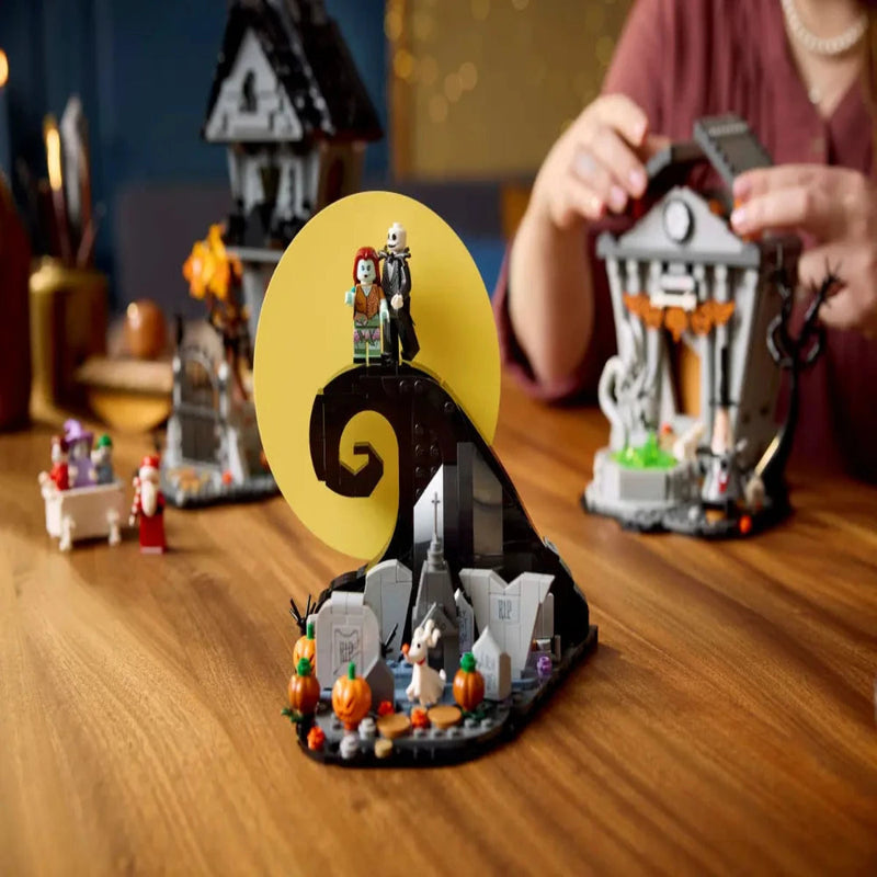 Lego 21351 Ideas Disney Tim Burton's The Nightmare Before Christmas (2193 Pieces)