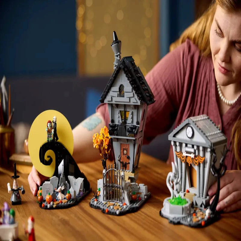 Lego 21351 Ideas Disney Tim Burton's The Nightmare Before Christmas (2193 Pieces)