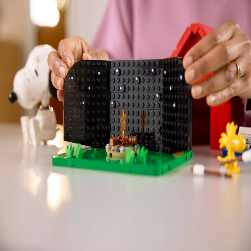 Lego 21368 Ideas Peanuts: Snoopy's Doghouse (964 Pieces)