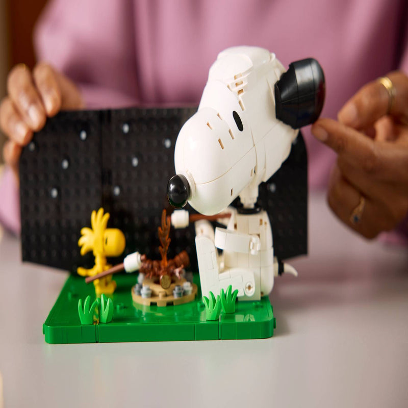 Lego 21368 Ideas Peanuts: Snoopy's Doghouse (964 Pieces)