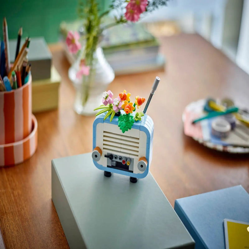Lego 31172 Creator Record Player with Flowers (366 Pieces)