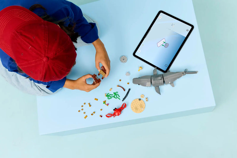 Lego 31381 Creator Fierce Shark with A Treasure Chest (379 Pieces)