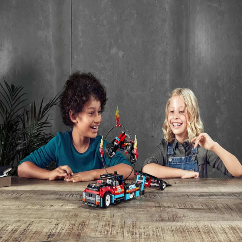 Lego 42106 Technic Stunt Show Truck & Bike (610 Pieces)