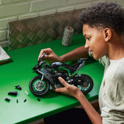 Lego 42170 Technic Kawasaki Ninja H2R Motorcycle (643 Pieces)