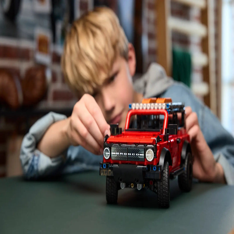 Lego 42213 Technic Ford Bronco SUV (943 Pieces)