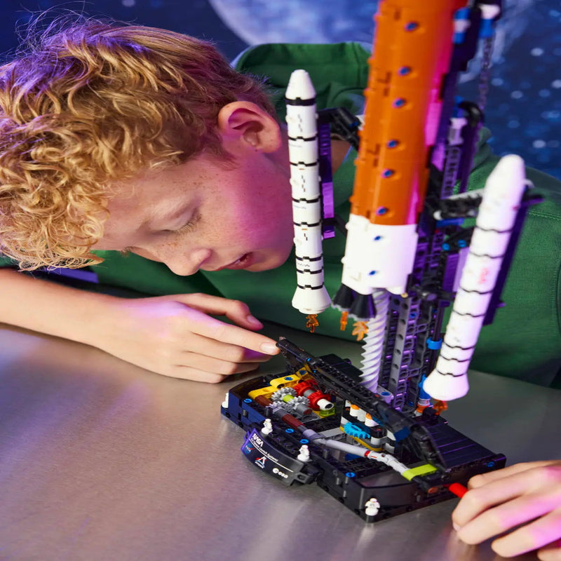 Lego 42221 Technic NASA Artemis Space Launch System Rocket (632 Pieces)