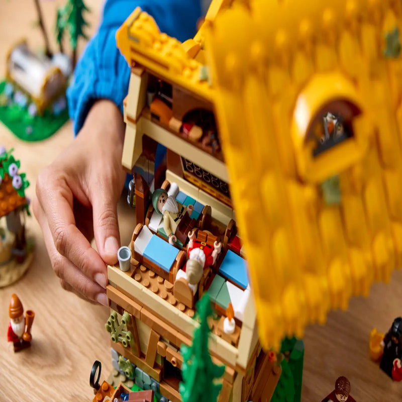 Lego 43242 Disney Snow White And The Seven Dwarfs Cottage (2228 Pieces)
