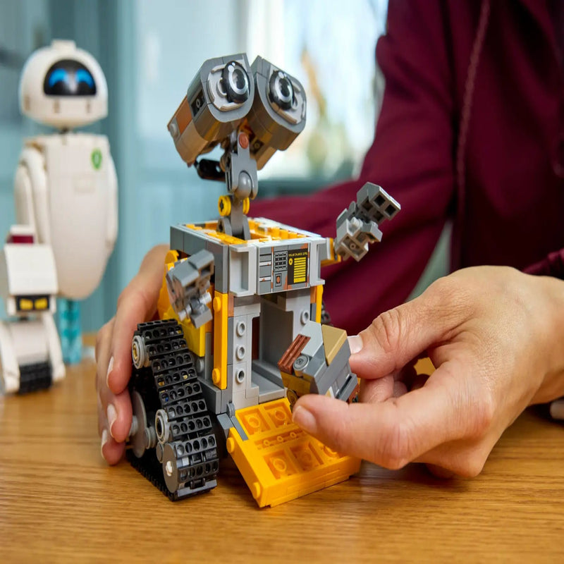 Lego 43279 Disney WALL-E And EVE (811 Pieces)