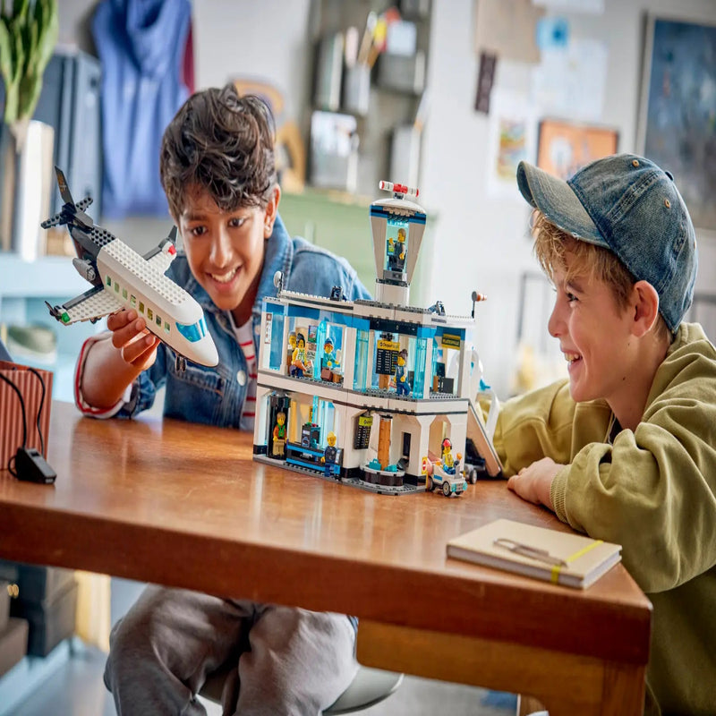 Lego 60502 City Airport with Airplane (887 Pieces)
