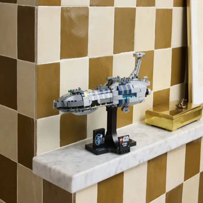 Lego 75377 Star Wars Invisible Hand (557 Pieces)