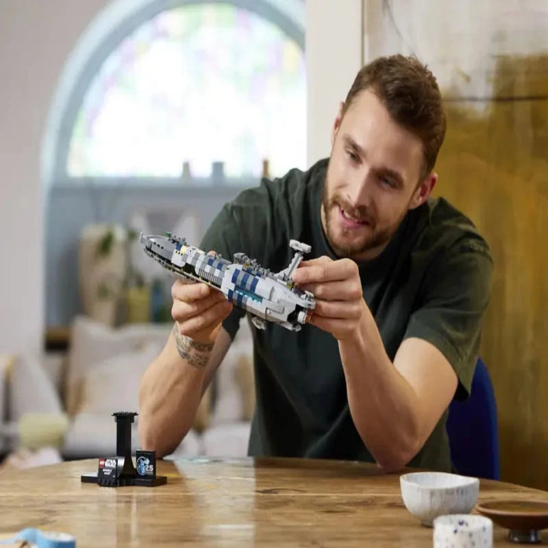 Lego 75377 Star Wars Invisible Hand (557 Pieces)