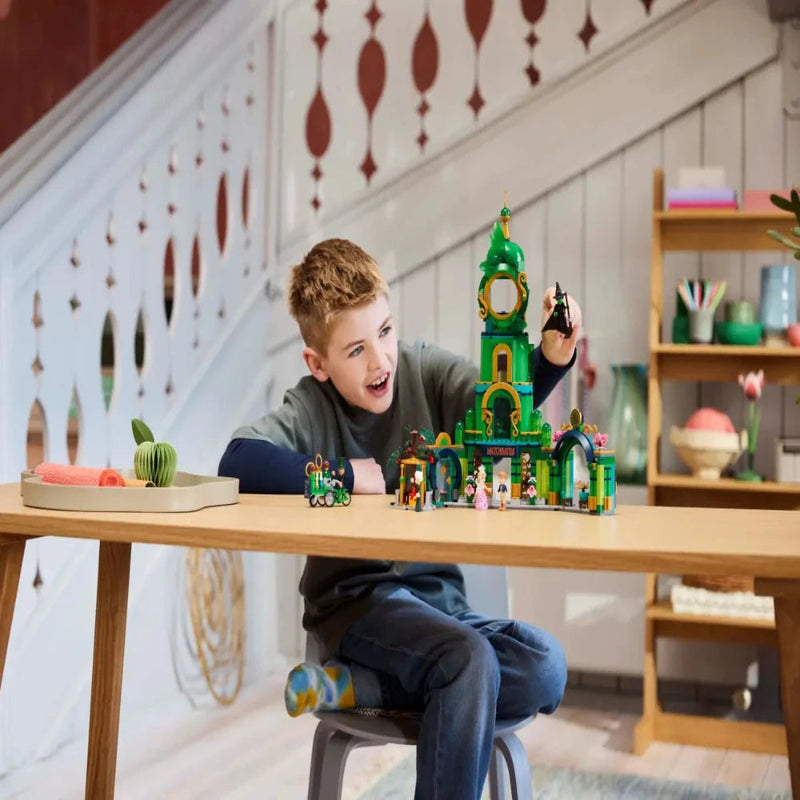 Lego 75684 Wicked Welcome to Emerald City (945 Pieces)