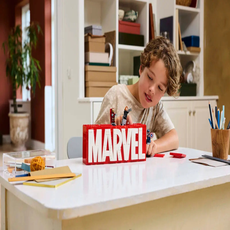 Lego 76313 Marvel Logo & Minifigures ( 931 Pieces )
