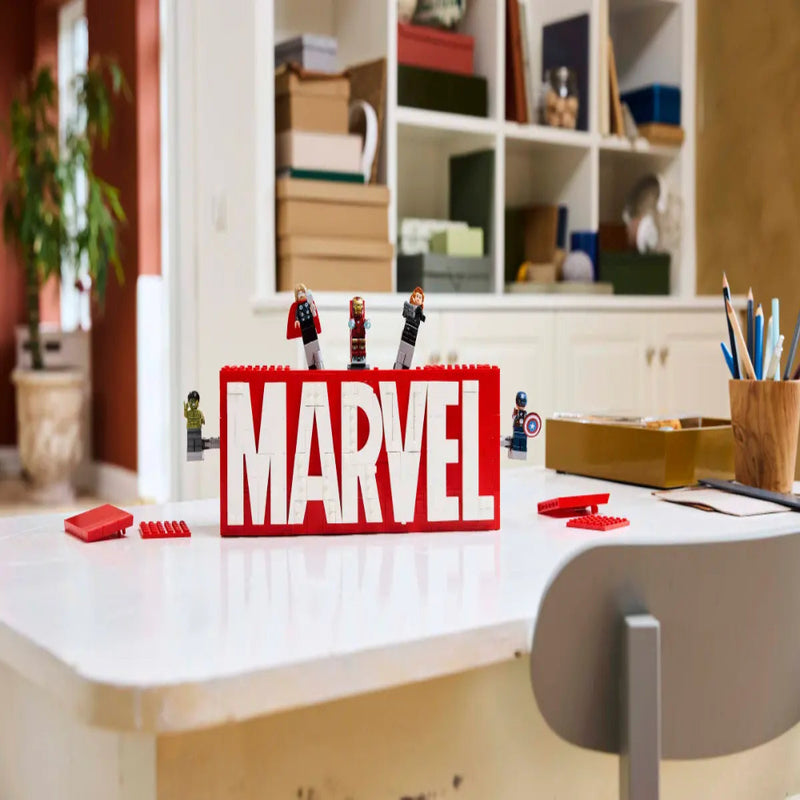 Lego 76313 Marvel Logo & Minifigures ( 931 Pieces )