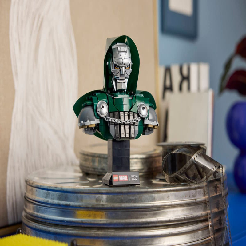 Lego 76345 Super Heroes Doctor Doom Bust (379 pcs)