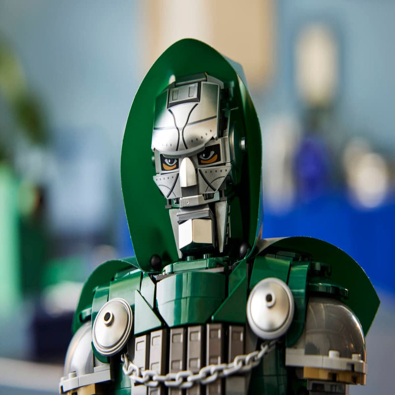 Lego 76345 Super Heroes Doctor Doom Bust (379 pcs)