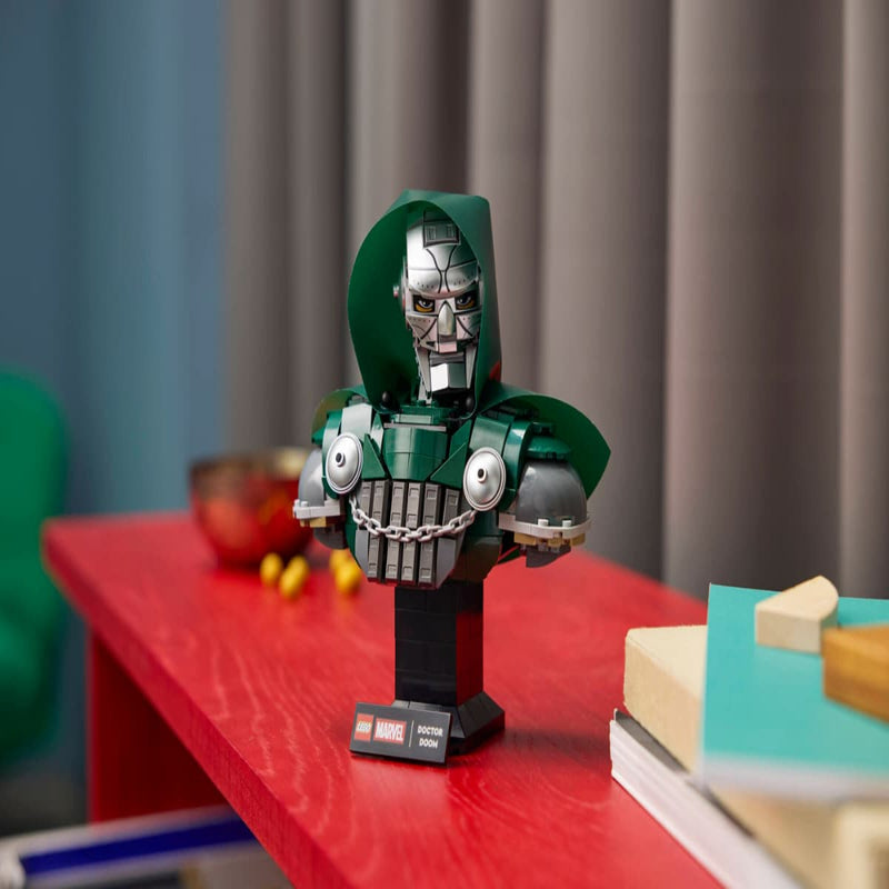 Lego 76345 Super Heroes Doctor Doom Bust (379 pcs)